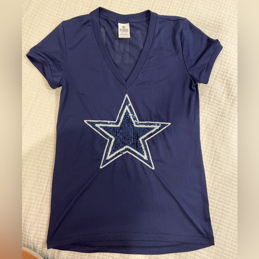 Dallas Cowboys women’s top